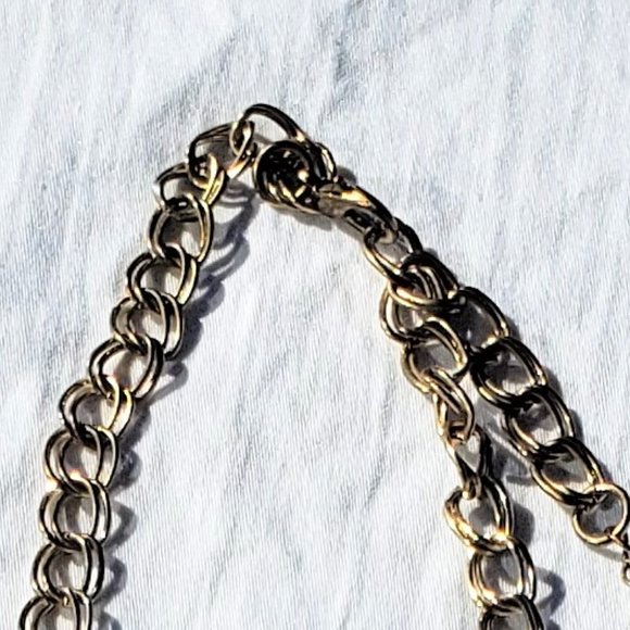 NECKLACE - gold statement - Picture 6 of 7